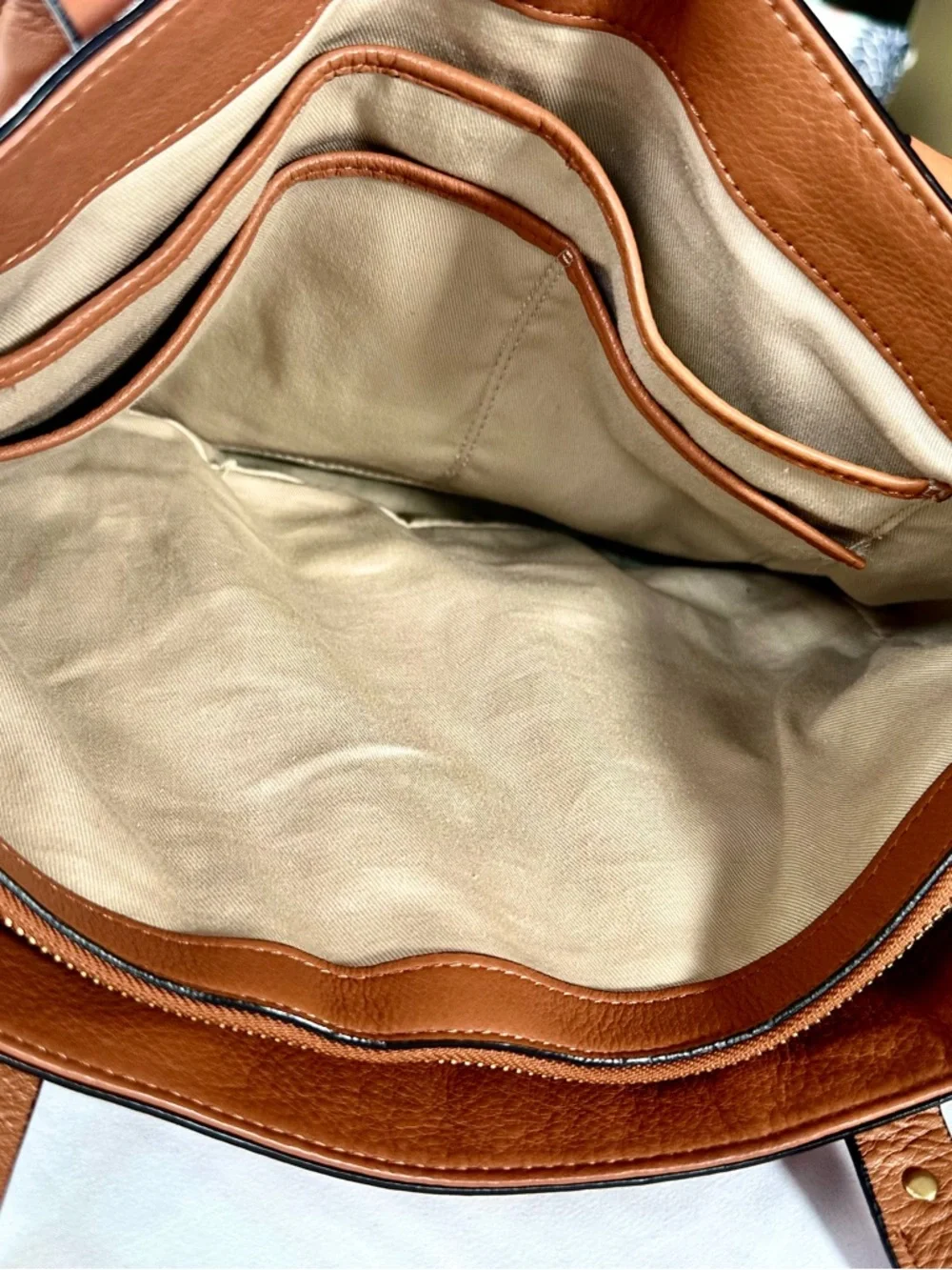 Ralph Lauren Women’s Heritage Logo
Cognac Tote Satchel Bag - Picture 12 of 15